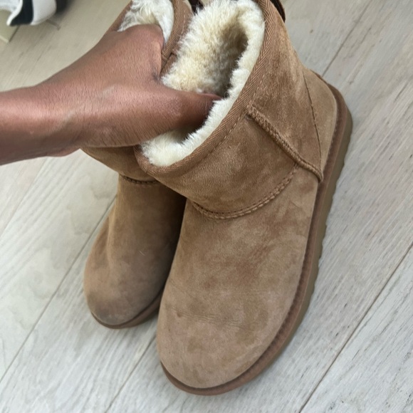 Short Ugg boot in size women’s 8 - Picture 3 of 14